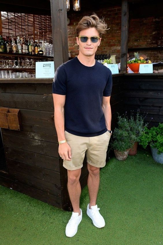 Read more about the article Simple and Stylish Summer Outfits for Men
