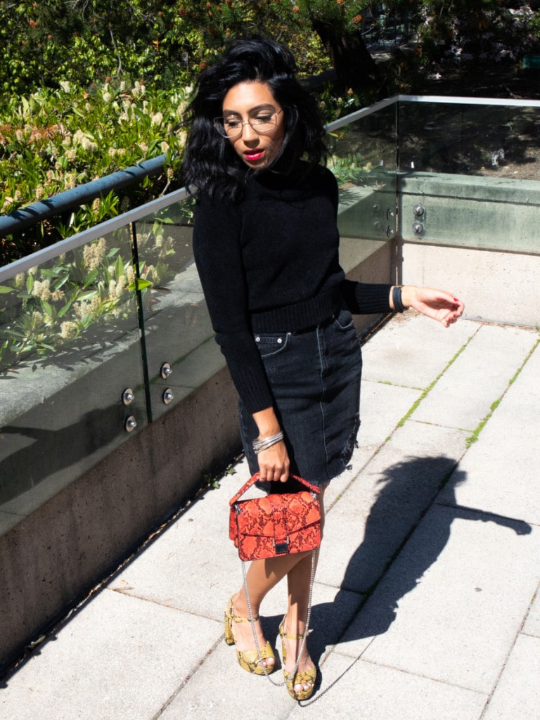 Read more about the article 3 Ways To Style A High Waisted Denim Skirt